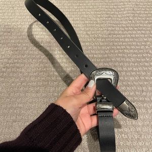 Aritzia skinny western belt, size small like new!